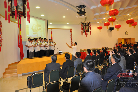 2012年正月十五元宵佳節(jié)，皓月當(dāng)空，萬家團(tuán)圓。應(yīng)中...